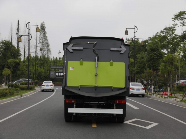 國(guó)六東風(fēng)天錦12方掃路車(chē)