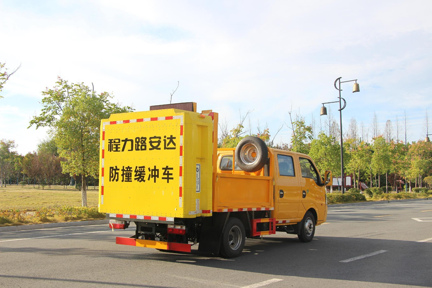 東風(fēng)途逸雙排防撞緩沖車 70E